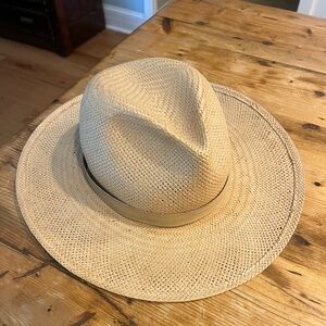 Janessa Leone Good Condition Simone Packable Medium